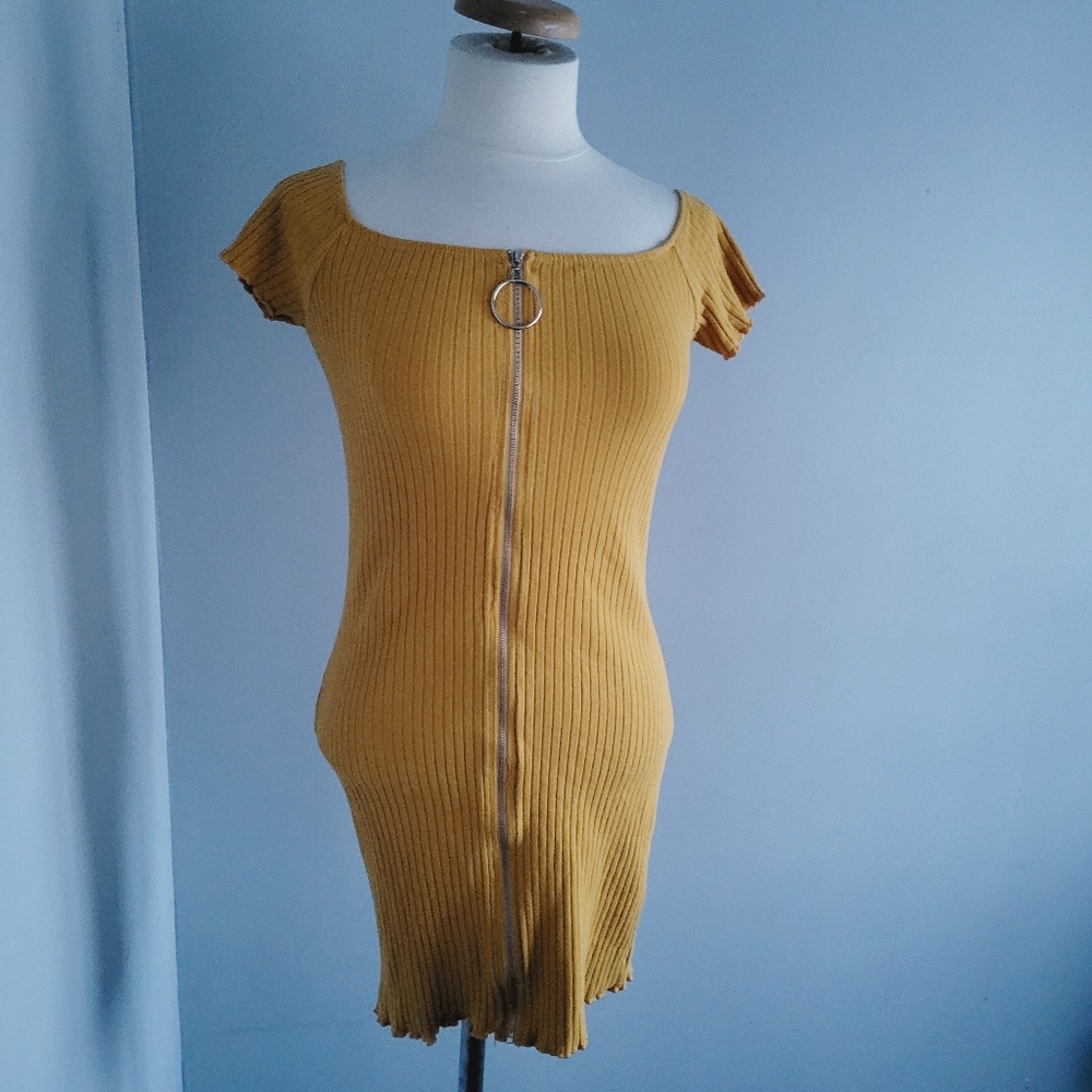 Heart & Hips Mustard Yellow Dress size L